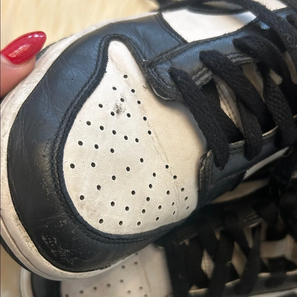 Nike Panda Unisex and White Sneakers 5.5y